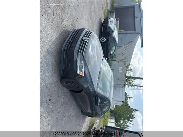 3VW167AJ7HM325821 2017 VOLKSWAGEN JETTA - Image 2