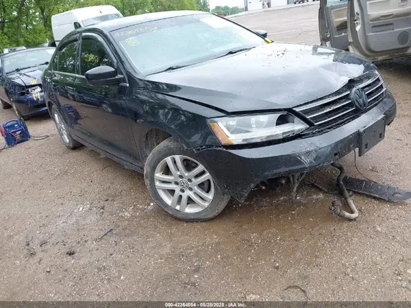 3VW167AJ7HM329707 2017 VOLKSWAGEN JETTA - Image 1