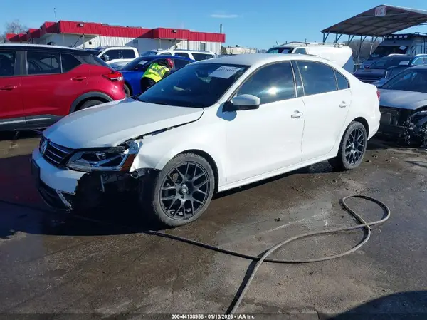 3VW167AJ7HM348225 2017 VOLKSWAGEN JETTA - Image 2