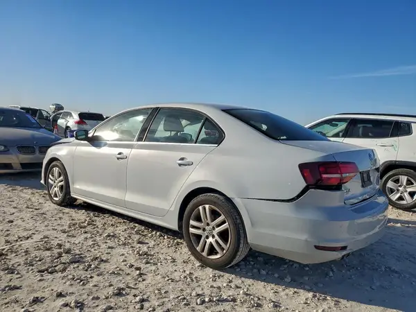 3VW167AJ7HM370239 2017 VOLKSWAGEN JETTA - Image 2
