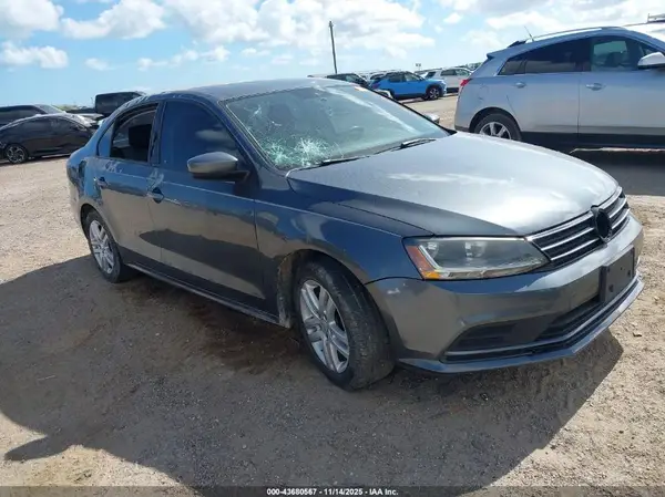 3VW167AJ7JM206172 2018 VOLKSWAGEN JETTA - Image 1