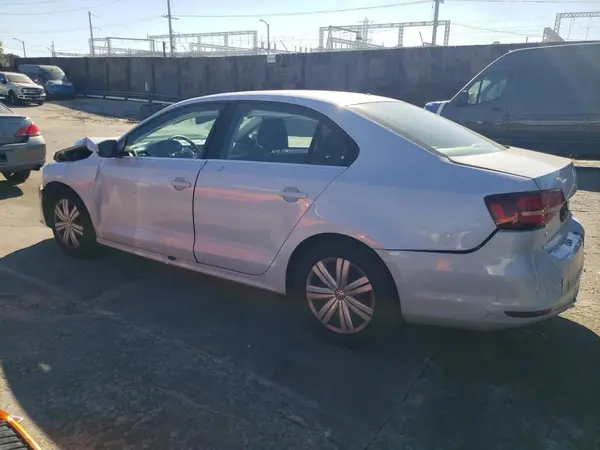 3VW167AJ8HM252474 2017 VOLKSWAGEN JETTA - Image 2