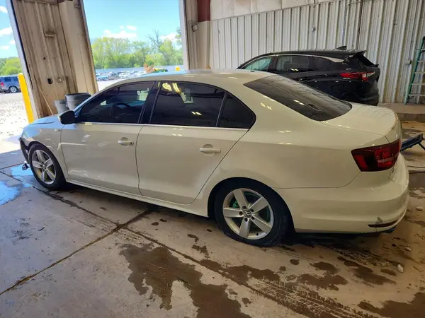 3VW167AJ8HM254693 2017 VOLKSWAGEN JETTA - Image 2