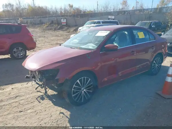 3VW167AJ8HM275012 2017 VOLKSWAGEN JETTA - Image 2