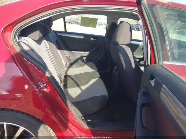 3VW167AJ8HM275012 2017 VOLKSWAGEN JETTA - Image 8