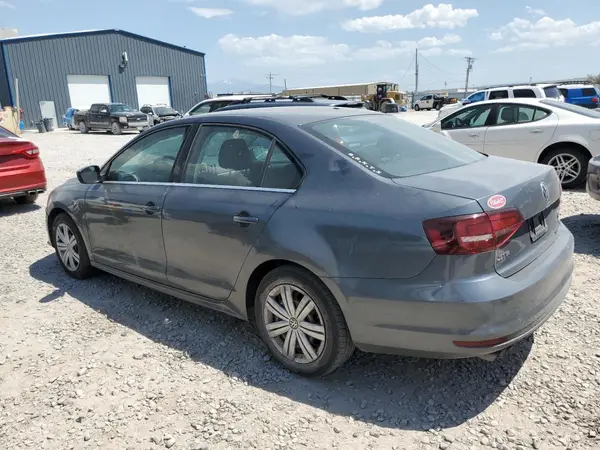 3VW167AJ8HM304122 2017 VOLKSWAGEN JETTA - Image 2