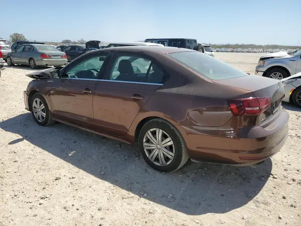 3VW167AJ8HM318022 2017 VOLKSWAGEN JETTA - Image 2