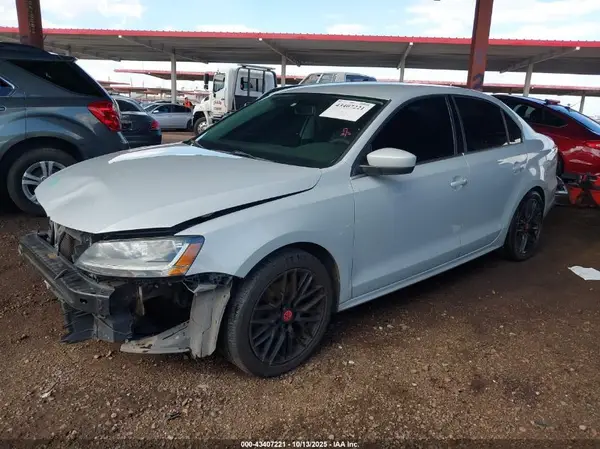 3VW167AJ8HM352266 2017 VOLKSWAGEN JETTA - Image 2