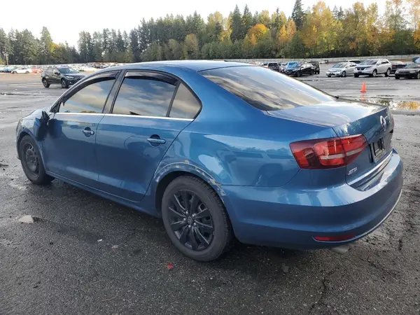 3VW167AJ8HM365194 2017 VOLKSWAGEN JETTA - Image 2
