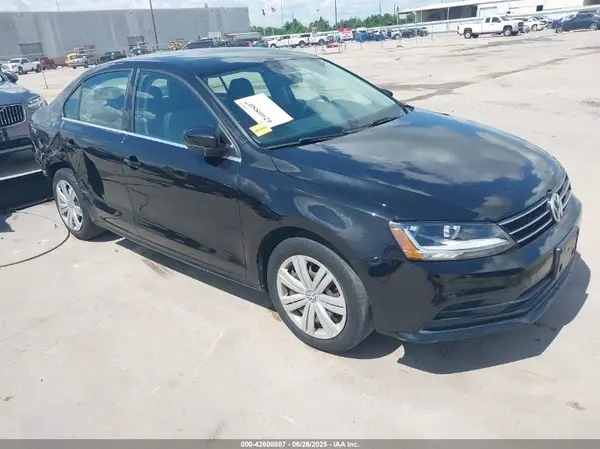 3VW167AJ8HM376745 2017 VOLKSWAGEN JETTA - Image 1