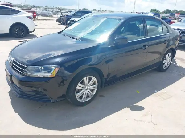 3VW167AJ8HM376745 2017 VOLKSWAGEN JETTA - Image 2