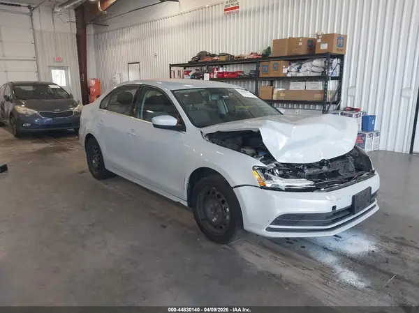 3VW167AJ8HM383792 2017 VOLKSWAGEN JETTA - Image 1