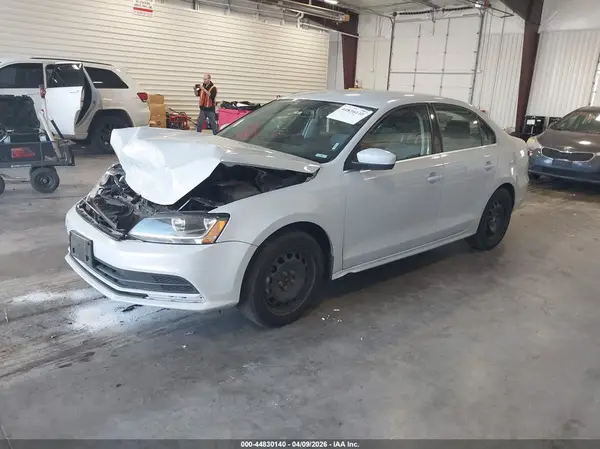 3VW167AJ8HM383792 2017 VOLKSWAGEN JETTA - Image 2