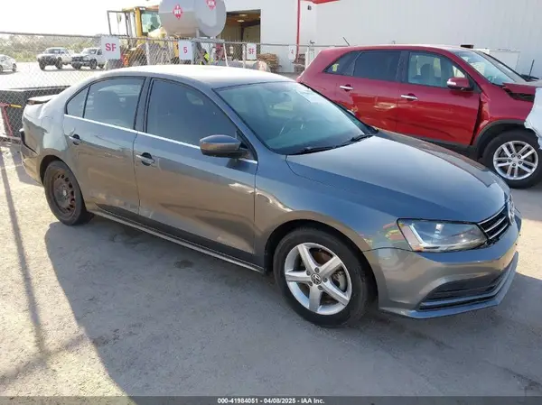 3VW167AJ8HM388572 2017 VOLKSWAGEN JETTA - Image 1