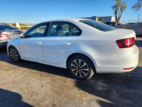 3VW167AJ8HM393982 2017 VOLKSWAGEN JETTA - Image 2