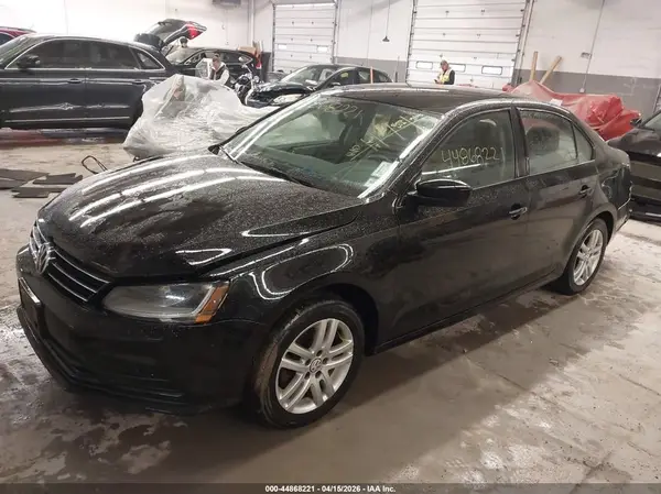 3VW167AJ8JM226012 2018 VOLKSWAGEN JETTA - Image 2