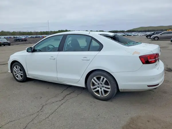 3VW167AJ8JM242405 2018 VOLKSWAGEN JETTA - Image 2