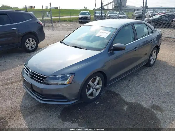 3VW167AJ9HM228846 2017 VOLKSWAGEN JETTA - Image 2