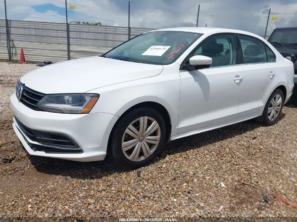3VW167AJ9HM358903 2017 VOLKSWAGEN JETTA - Image 2