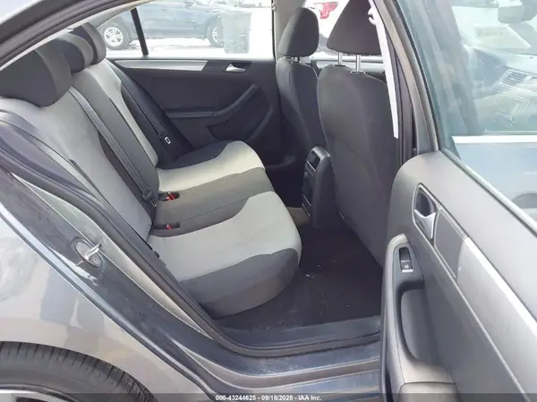 3VW167AJ9HM377922 2017 VOLKSWAGEN JETTA - Image 8