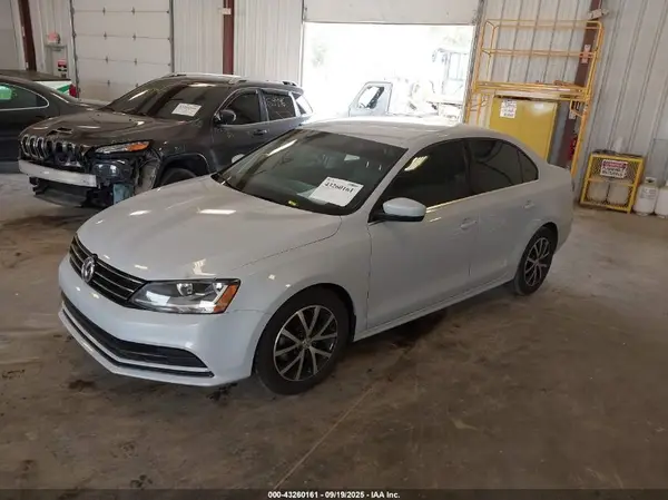3VW167AJ9HM381341 2017 VOLKSWAGEN JETTA - Image 2