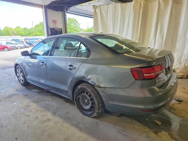3VW167AJ9HM388662 2017 VOLKSWAGEN JETTA - Image 2