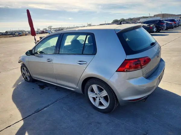 3VW217AU0HM077148 2017 VOLKSWAGEN GOLF - Image 2