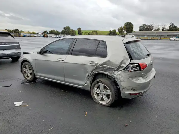 3VW217AU1HM073013 2017 VOLKSWAGEN GOLF - Image 2