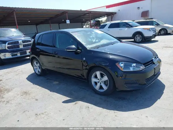 3VW217AU2HM011538 2017 VOLKSWAGEN GOLF - Image 1