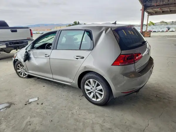 3VW217AU3HM020121 2017 VOLKSWAGEN GOLF - Image 2