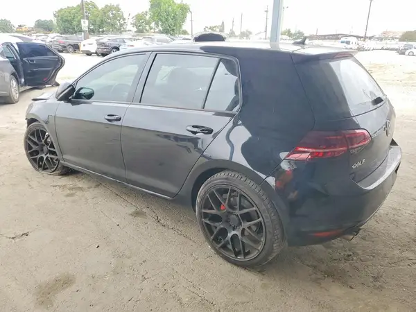 3VW217AU3HM041082 2017 VOLKSWAGEN GOLF - Image 2