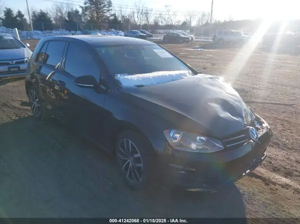 3VW217AU4HM017079 2017 VOLKSWAGEN GOLF - Image 1