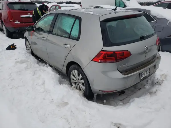 3VW217AU4HM033945 2017 VOLKSWAGEN GOLF - Image 2
