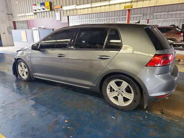 3VW217AU5HM025546 2017 VOLKSWAGEN GOLF - Image 2