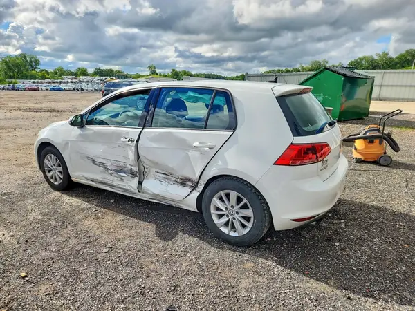 3VW217AU6GM038532 2016 VOLKSWAGEN GOLF - Image 2
