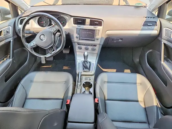 3VW217AU6HM015009 2017 VOLKSWAGEN GOLF - Image 8
