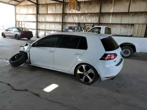 3VW217AU8HM019739 2017 VOLKSWAGEN GOLF - Image 2