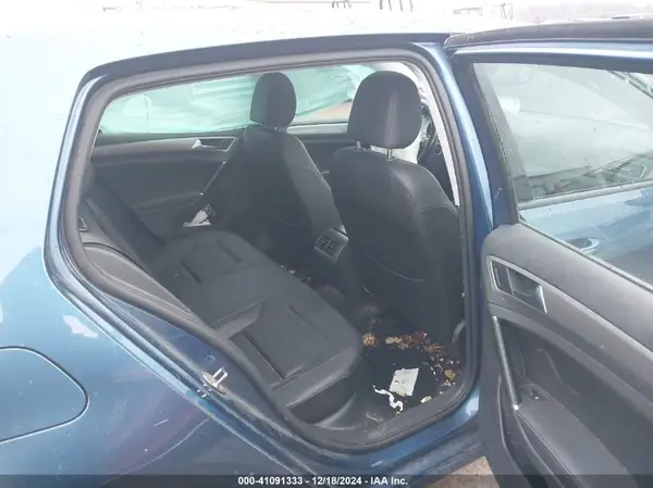 3VW217AU8HM054040 2017 VOLKSWAGEN GOLF - Image 8