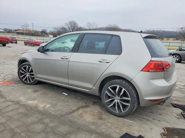 3VW217AU8HM058833 2017 VOLKSWAGEN GOLF - Image 2