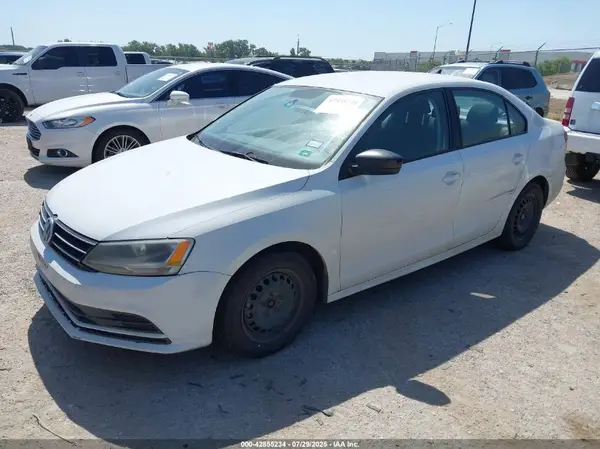 3VW267AJ1GM415923 2016 VOLKSWAGEN JETTA - Image 2