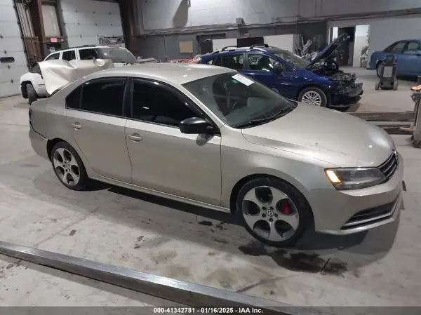 3VW267AJ2GM240176 2016 VOLKSWAGEN JETTA - Image 1