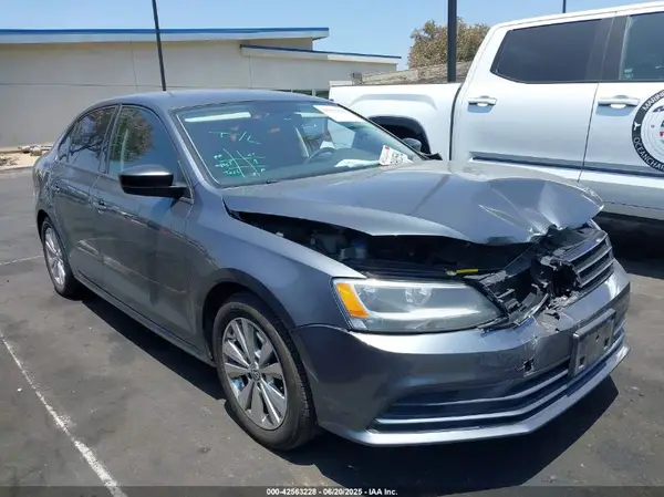 3VW267AJ2GM375562 2016 VOLKSWAGEN JETTA - Image 1