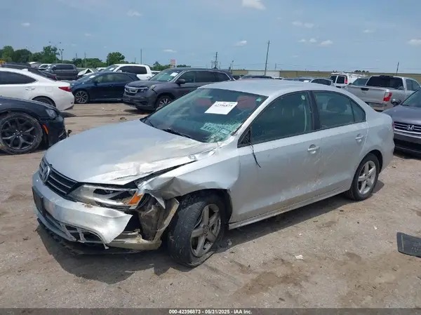 3VW267AJ4GM260266 2016 VOLKSWAGEN JETTA - Image 2