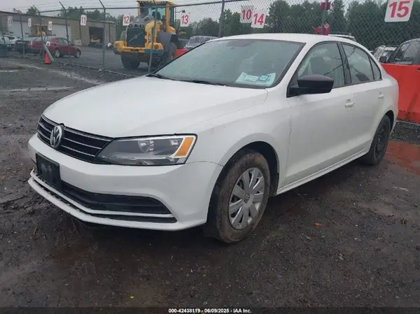 3VW267AJ8GM275644 2016 VOLKSWAGEN JETTA - Image 2