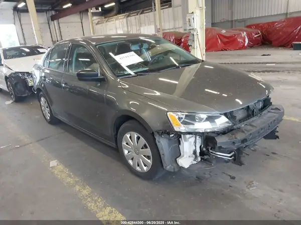 3VW267AJ8GM300803 2016 VOLKSWAGEN JETTA - Image 1