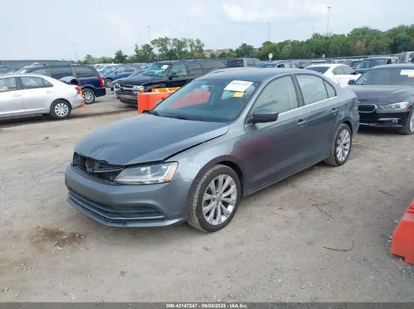 3VW2B7AJ0HM211496 2017 VOLKSWAGEN JETTA - Image 2