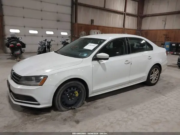 3VW2B7AJ0HM218741 2017 VOLKSWAGEN JETTA - Image 2