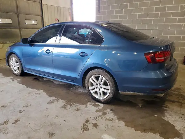 3VW2B7AJ0HM233885 2017 VOLKSWAGEN JETTA - Image 2