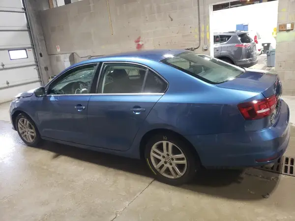 3VW2B7AJ0HM238990 2017 VOLKSWAGEN JETTA - Image 2