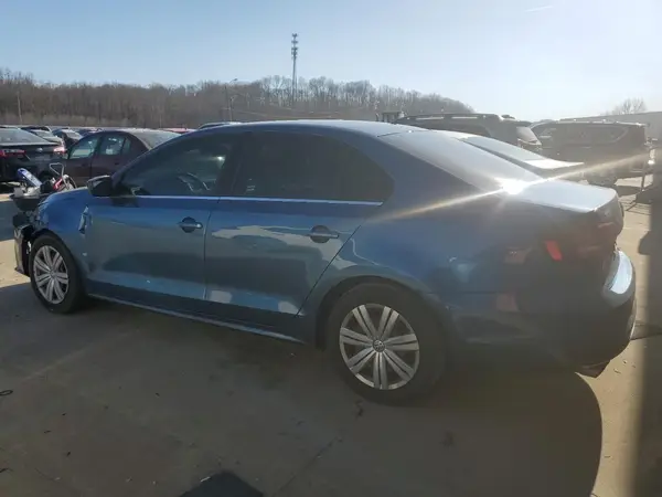 3VW2B7AJ0HM239220 2017 VOLKSWAGEN JETTA - Image 2